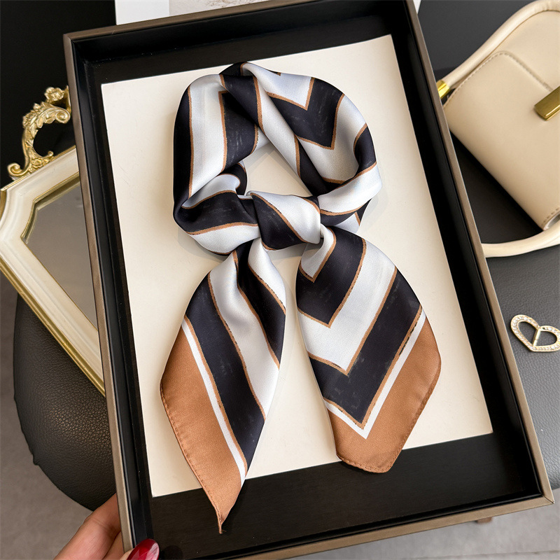 Satin Silk Geometric Stripe Pr - огляд і ціна Women'S Vacation Accessories